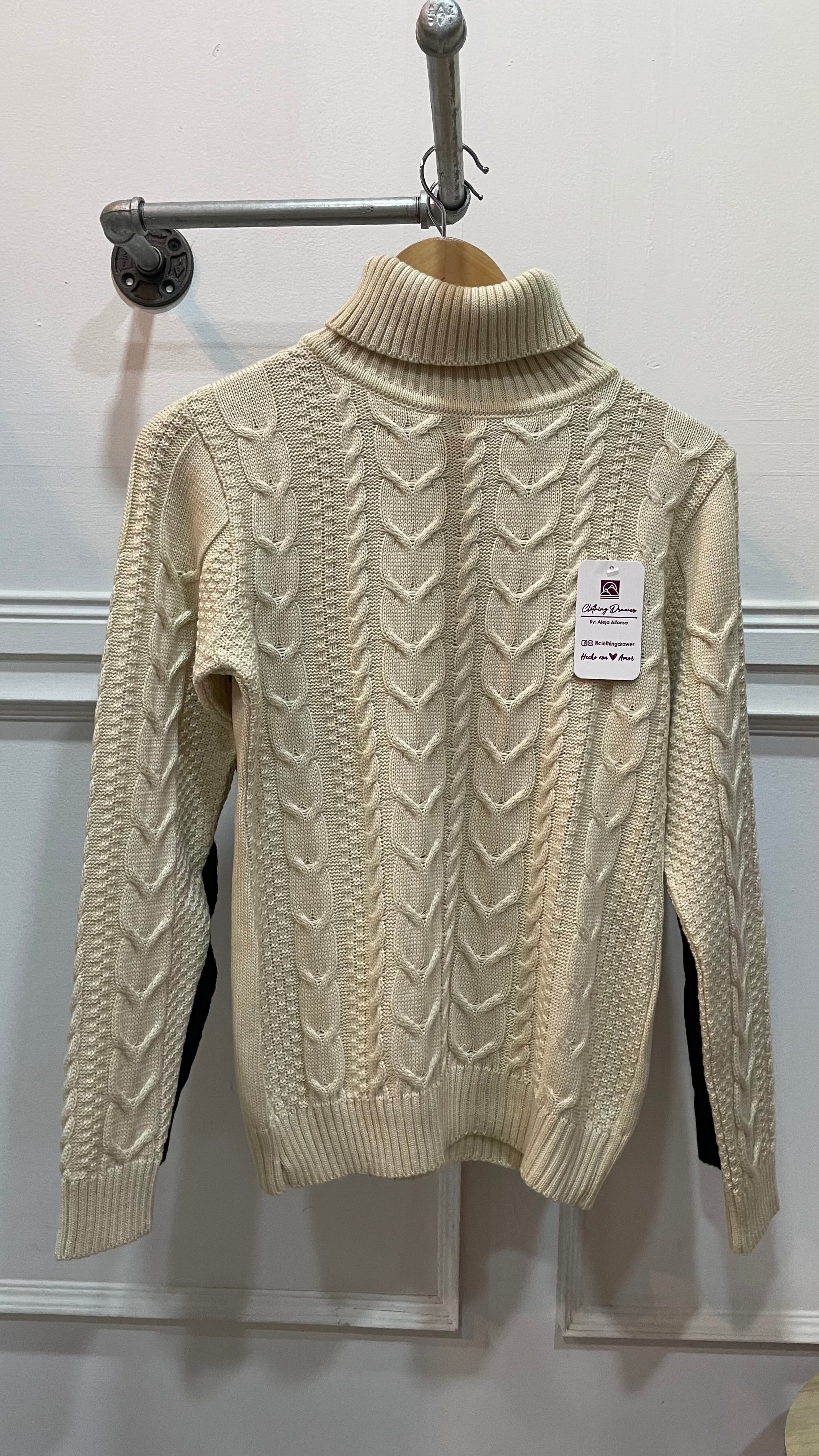 Suéter cuello alto trenza