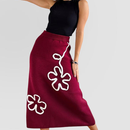 Falda flor bordada