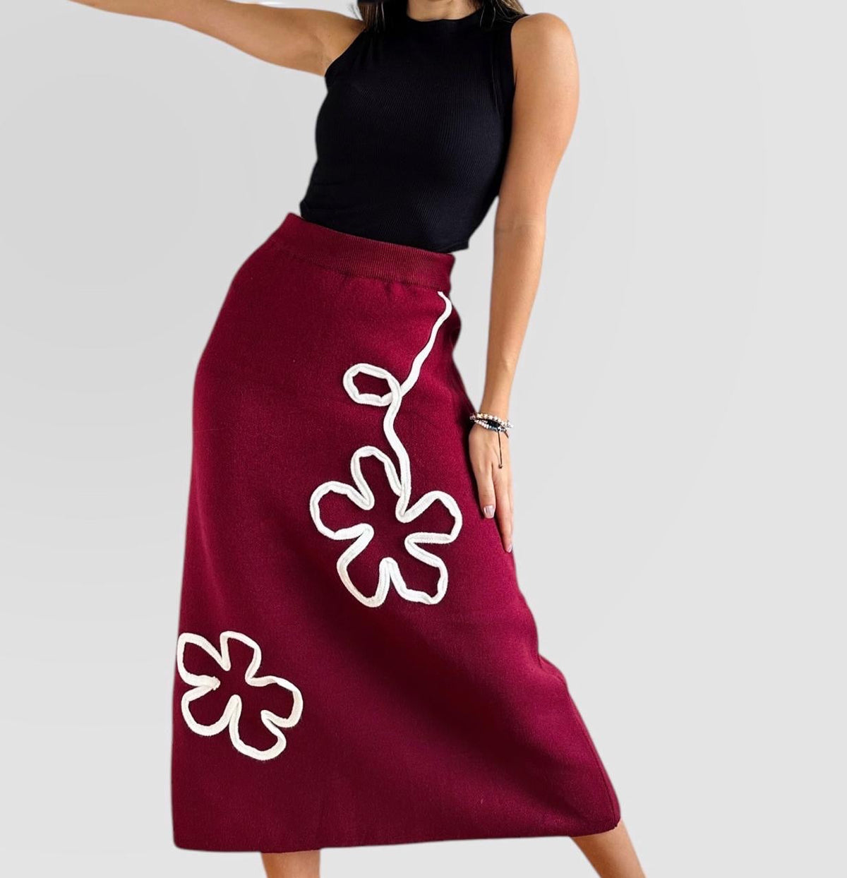 Falda flor bordada