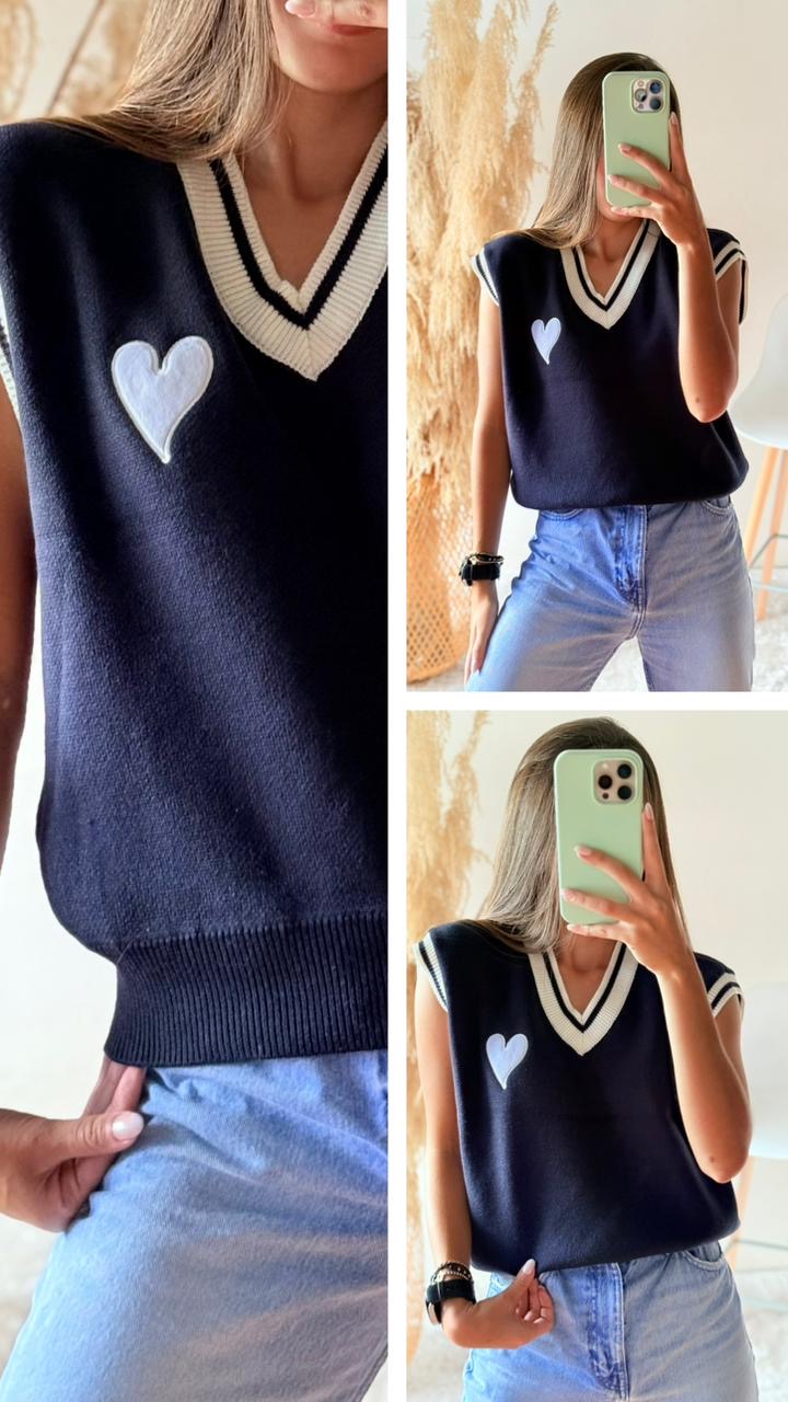 Chaleco Love bordado