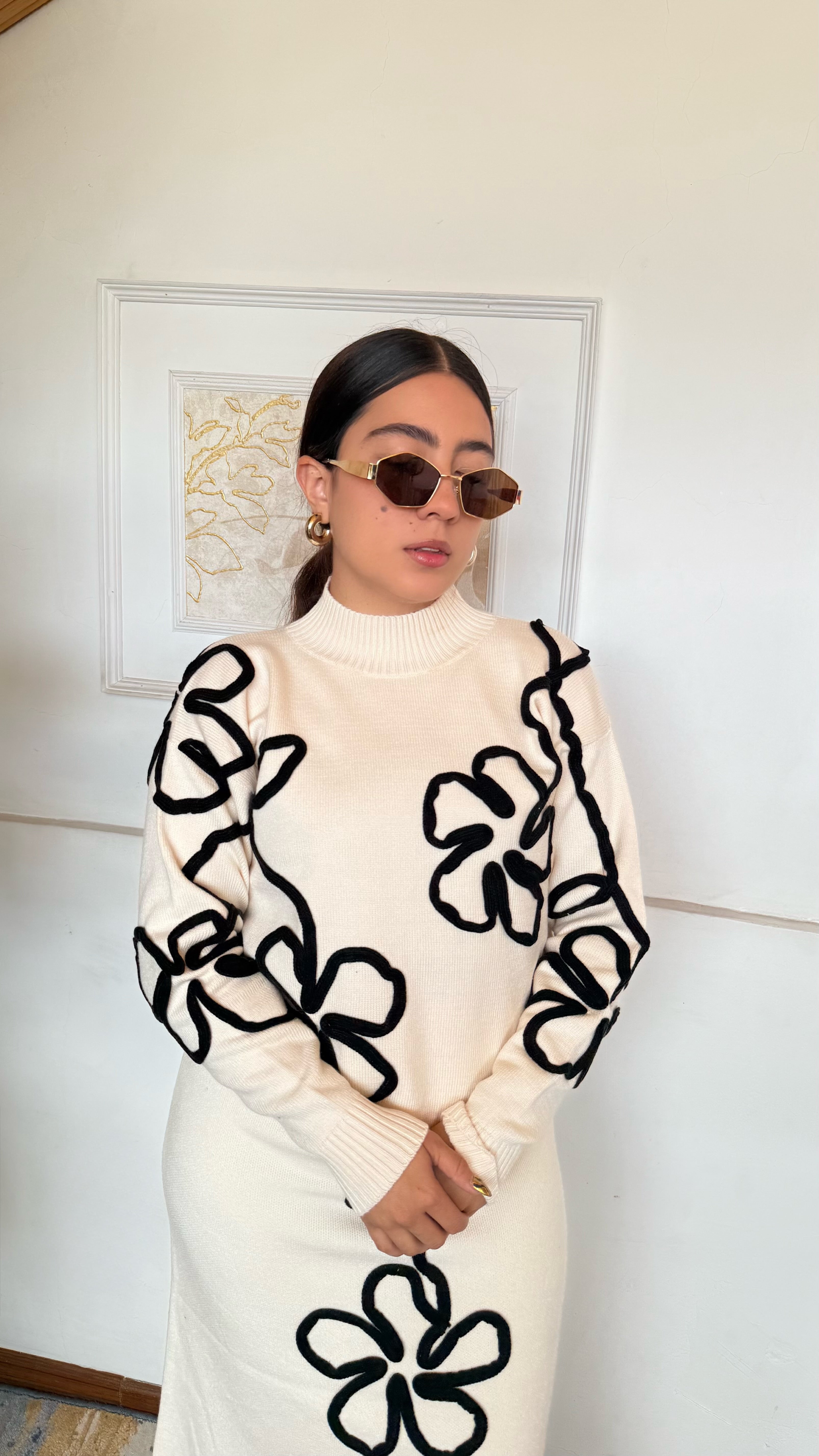 Suéter flor bordada