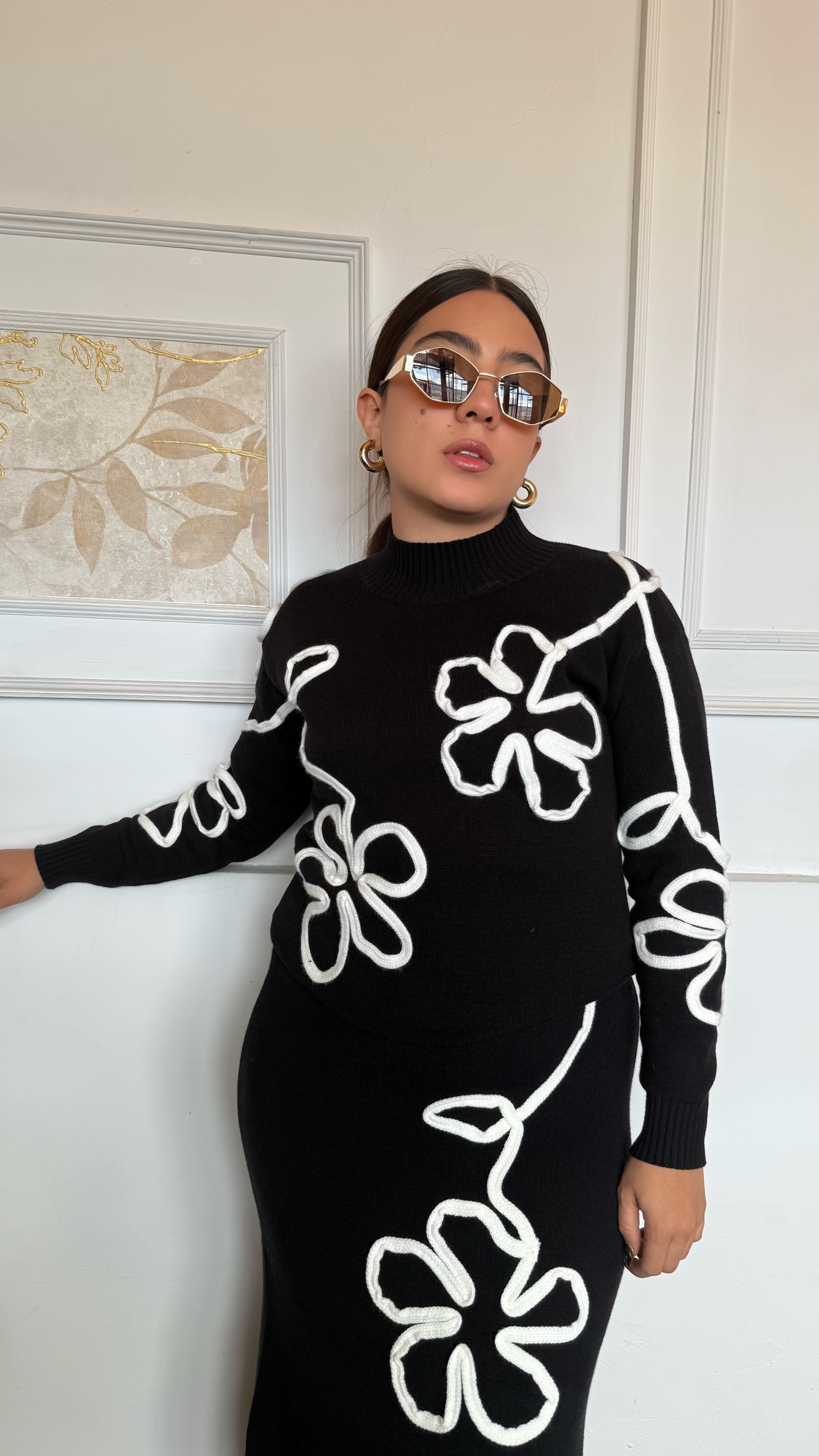 Suéter flor bordada