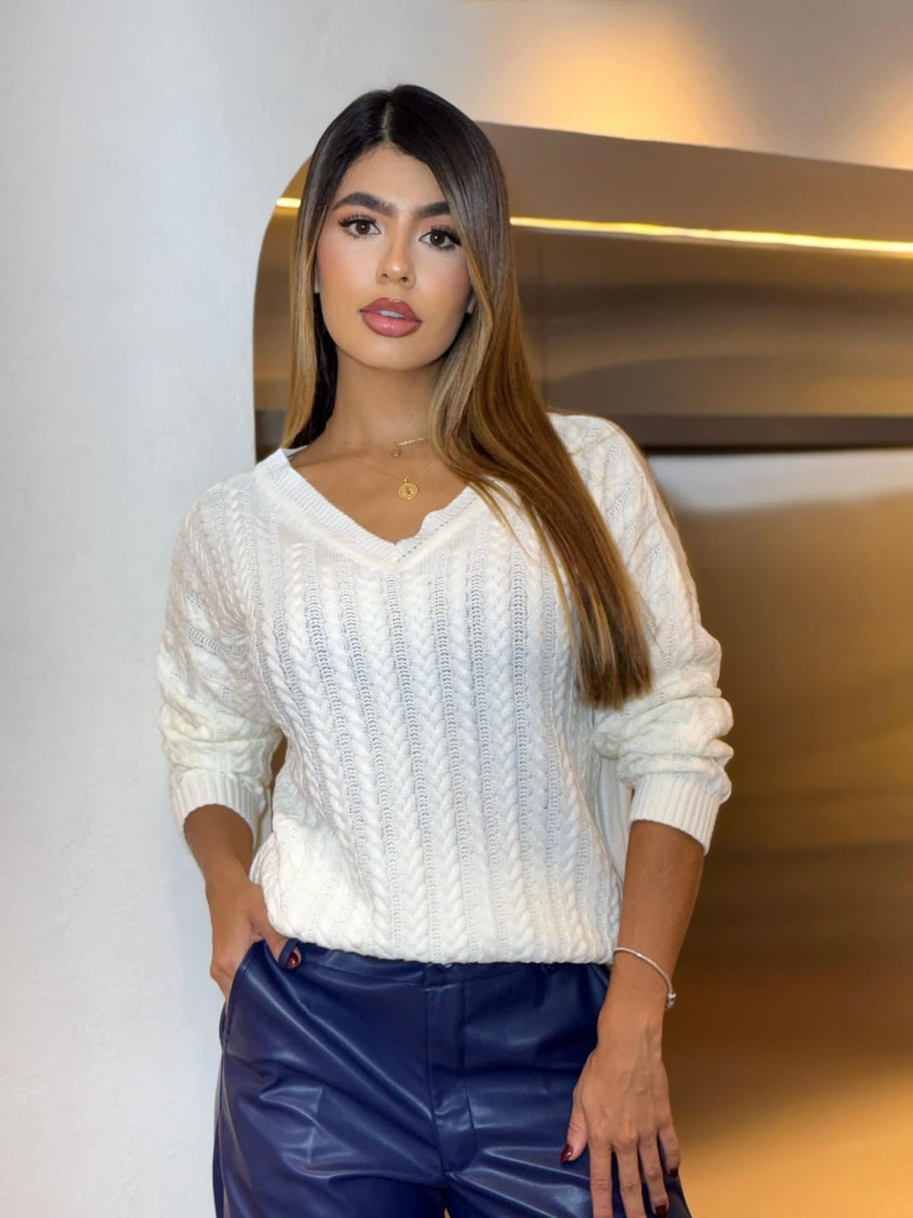 Suéter cuello V clásic