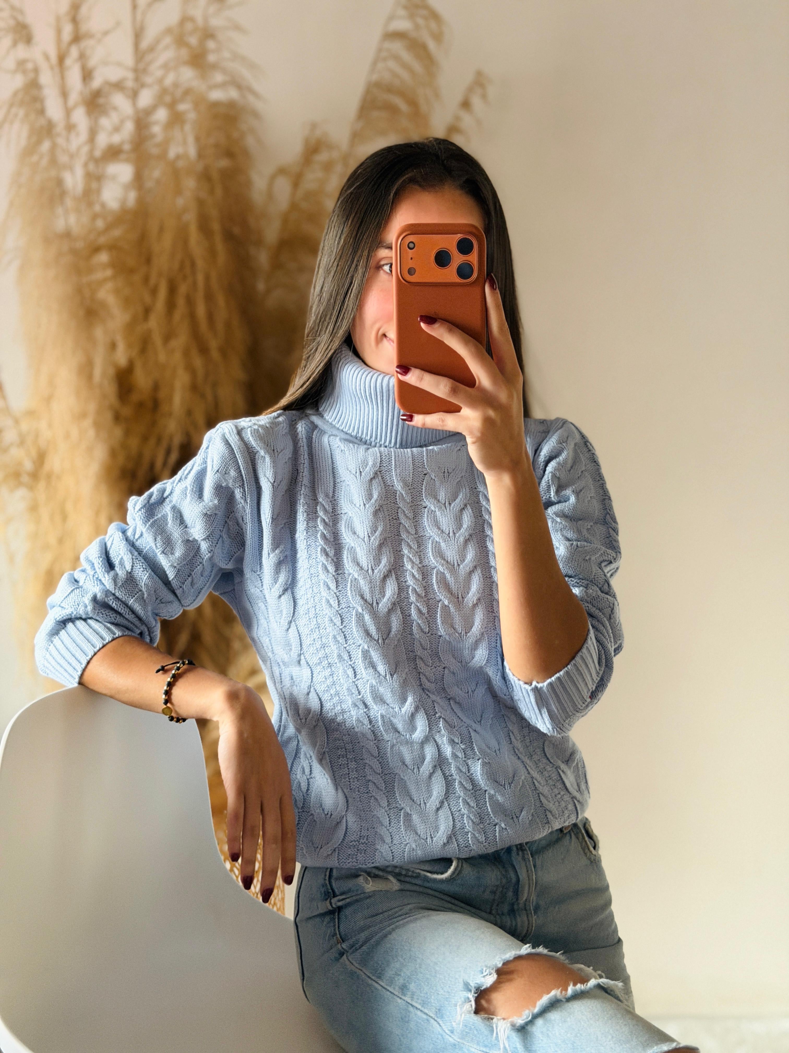 Suéter cuello alto trenza