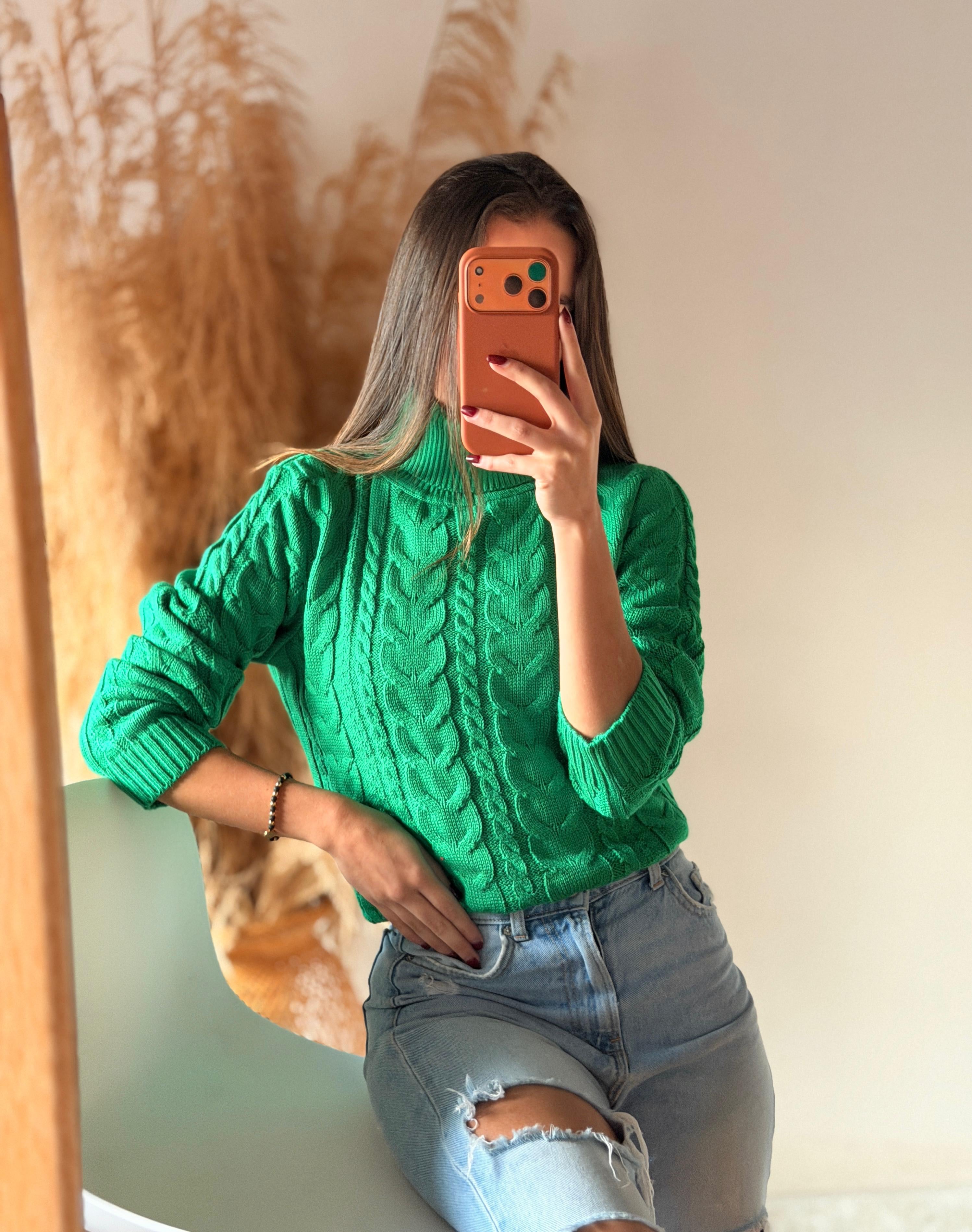 Suéter cuello alto trenza