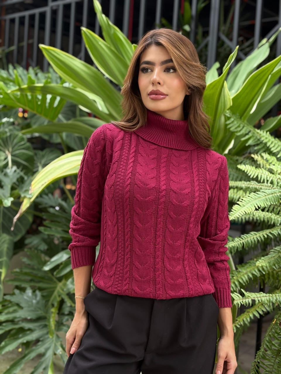 Suéter cuello alto trenza