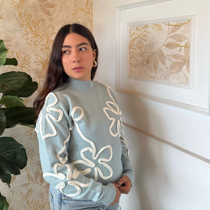 Suéter flor bordada